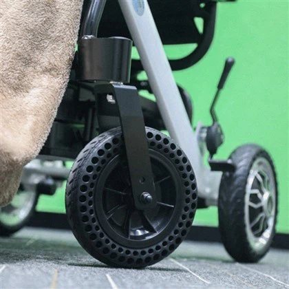Remplacement des pneus d'un fauteuil roulant électrique